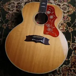 GIBSON J-200 ARTIST