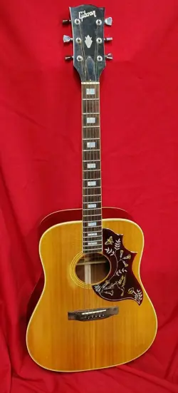 ACOUSTIC GUITAR MID-70S