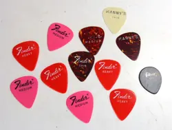 GROUP OF 12 VINTAGE FENDER - MANNY'S  - GIBSON GUITAR PICKS  - ESTATE FIND !