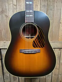GIBSON ACOUSTIC 1942 BANNER SOUTHERN JUMBO ACOUSTIC GUITAR VINTAGE SUNBURST VOS