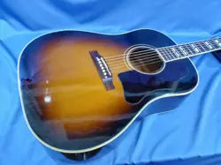 GIBSON SOUTHERN JUMBO ACOUSTIC GUITAR-01