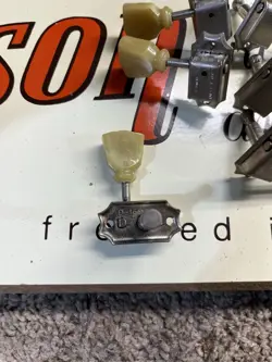 GUITAR TUNERS