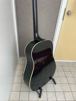 USA ACOUSTIC GUITAR