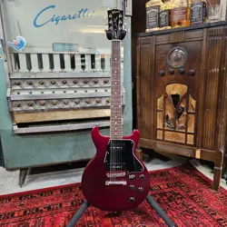 CUT SPARKLING BURGANDY