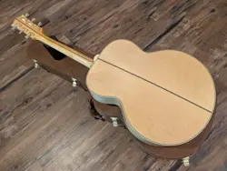 ACOUSTIC GUITAR NATURAL