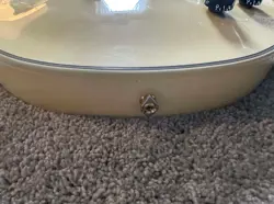 VINTAGE ELECTRIC GUITAR
