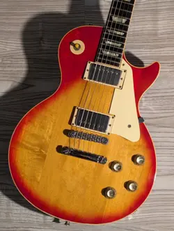 CHERRY SUNBURST W/HARD