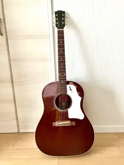 ACOUSTIC GUITAR GIBSON 1960'S J-45 CHERRY COLOR WITH HARD CASE