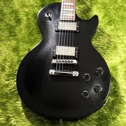 GUITAR W/GIG