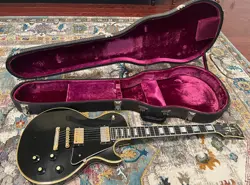 VINTAGE GUITAR MINT