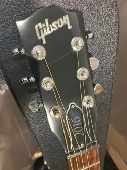 STANDARD ACOUSTIC