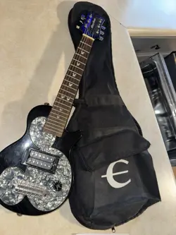 MINI GUITAR LES
