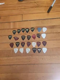 LOT OF 27 GUITAR PICKS...DUNLOP, GIBSON FENDER SOME RARE