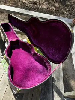 VINTAGE 1970'S GIBSON ACOUSTIC GUITAR HARD CASE