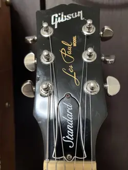 GUITAR W/HARD