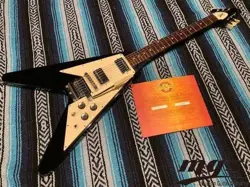 GIBSON CUSTOM SHOP HISTORIC 67 FLYING V BLACK ELECTRIC GUITAR W/HARD CASE