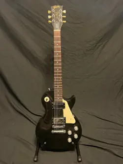STUDIO GUITAR IN