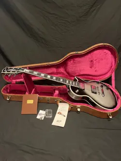 2012 GIBSON CUSTOM SHOP LES PAUL CUSTOM IN SILVERBURST W/OHSC/COA