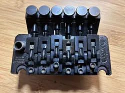 BRANDED TREMOLO BLACK