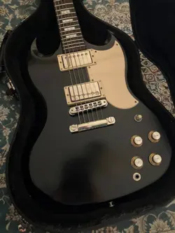CHERRY W/SEMI-HARDCASE USED
