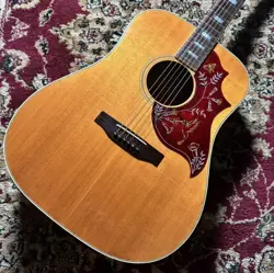 GIBSON HUMMINGBIRD CUSTOM 1975