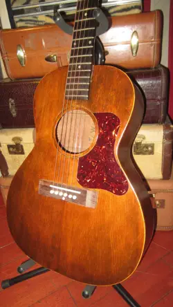 VINTAGE 1936 GIBSON L-00 ACOUSTIC NATURAL WITH HARD CASE