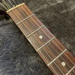 GUITAR BURGUNDY