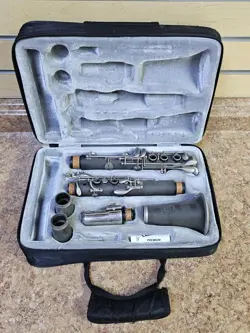 STUDENT CLARINET W/