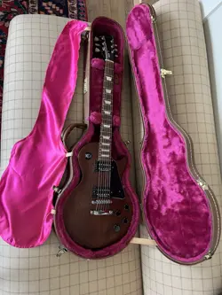 GIBSON LES PAUL ELECTRIC GUITAR WITH HARD CASE