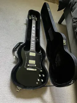 2006 GIBSON SG STANDARD EBONY ELECTRIC GUITAR WITH HARD CASE