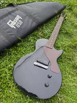 CONDITION ELECTRIC GUITAR