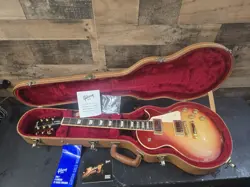 2017 GIBSON LES PAUL CLASSIC CHERRY SUNBURST UPGRADED. W/OHSC  9.8LBS