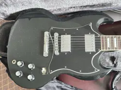 NICE 2004 GIBSON USA SG STANDARD W CASE