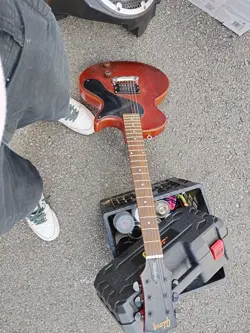 GIBSON STANDARD SIX STRING ELECTRIC SOLID BODY