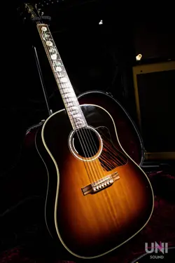 GIBSON CUSTOM SHOP J-45 VINE CUSTOM 2008