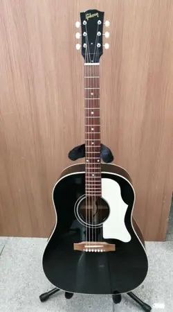 ACOUSTIC-ELECTRIC GUITAR J-45EB