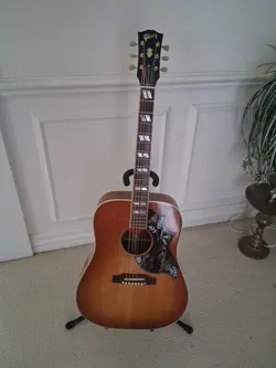 2002 GIBSON HUMMINGBIRD SUNBURST ACOUSTIC/ ELECTRIC GUITAR PLEASE READ