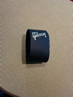 GIBSON BLACK LEATHER GUITAR STRAP, 1960S LES PAUL STANDARD 60S GOLD LOGO