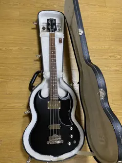 GIBSON SG ELECTRIC BASS WITH HARD CASE