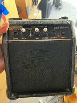 GIBSON MAESTRO GM-05 PRACTICE AMP USED FREE SHIPPING