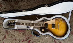 SIGNATURE ELECTRIC GUITAR
