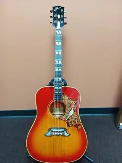 VINTAGE 1970'S GIBSON DOVE ACOUSTIC GUITAR W/ORIGINAL 1970'S CASE (ML1075331)