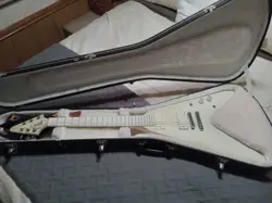 GIBSON SNOW FALCON FLYING V GUITAR