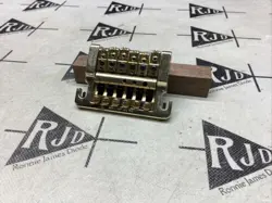 VIBRATO STUD MOUNT