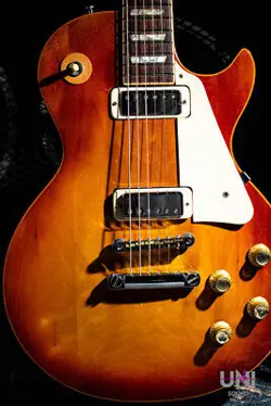 GIBSON LES PAUL DELUXE / 1975 (1975)