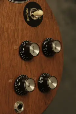 WALNUT EXCLUSIVE