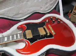 2007 GIBSON SG STANDARD IN HERITAGE CHERRY WITH HARDSHELL CASE