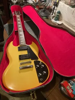 VINTAGE GIBSON SG 1970S? SERIAL NUMBER 625043 W/CASE (NOT ORIG CASE)  NICE PLAYA