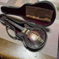 HARD-TO-FIND GIBSON MINIATURE GUITAR LIMITED EDITION