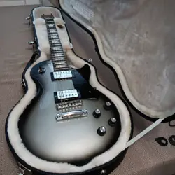 GIBSON LES PAUL STUDIO  SILVER BURST  2010   WITH COIL TAP EBONY FRETBOARD